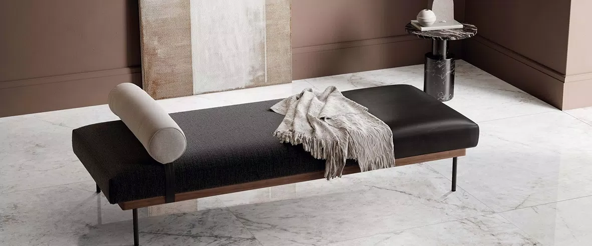 White, beige, grey tones for the marble-effect tiles of the Sensi Gems collection by ABK.