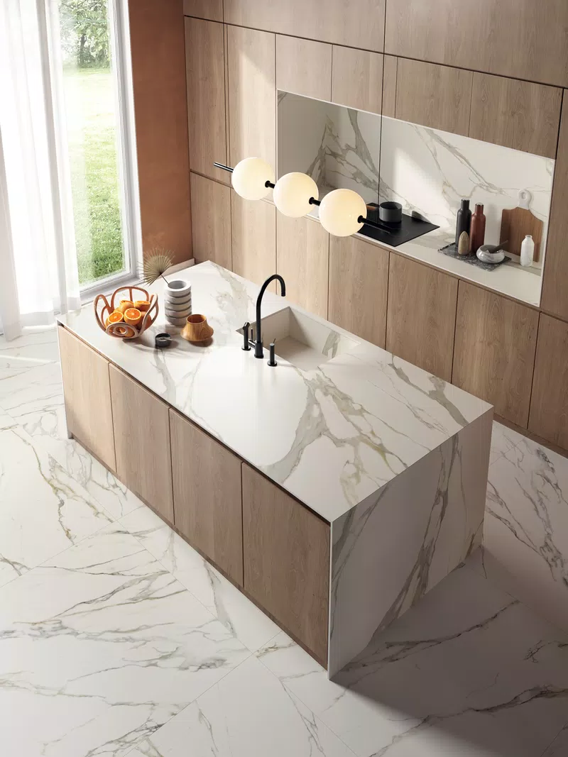 SENSI SIGNORIA CALACATTA MICHELANGELO LUX 120X120 + ABKSTONE CALACATTA MICHELANGELO LUX 163,5X323