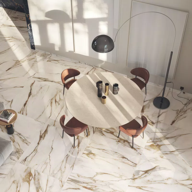 ABKSTONE TRANI BEIGE 20 MM + SENSI SIGNORIA CALACATTA VENA ORO LUX 120X120