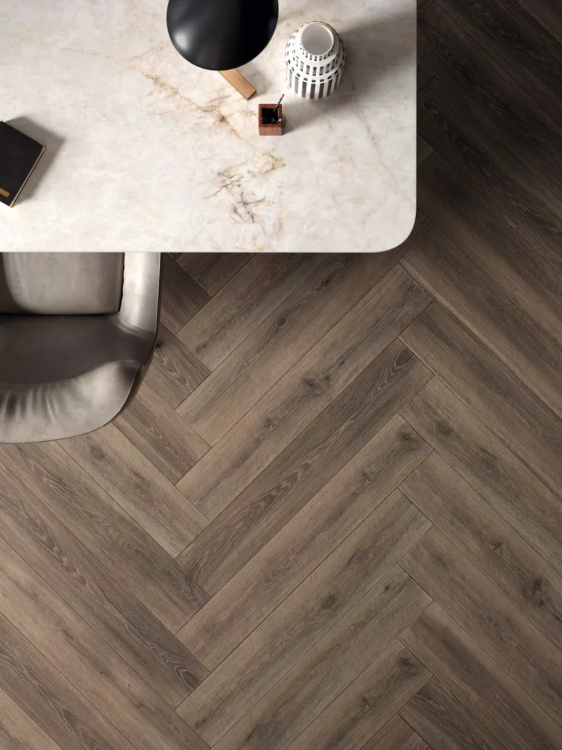 Fliesen in Holz-Optik in den Tönen Beige, Braun, aus der Kollektion Eco-Chic von ABK.