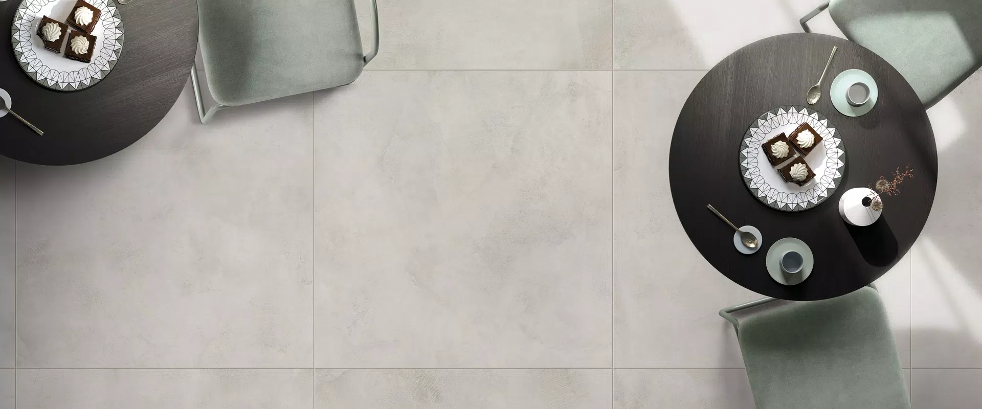 Töne Grau, Weiß, Grün für die Fliesen in Einheitliche Farbe- und Zement-Optik der Kollektion Luce von Gardenia&Ariana.