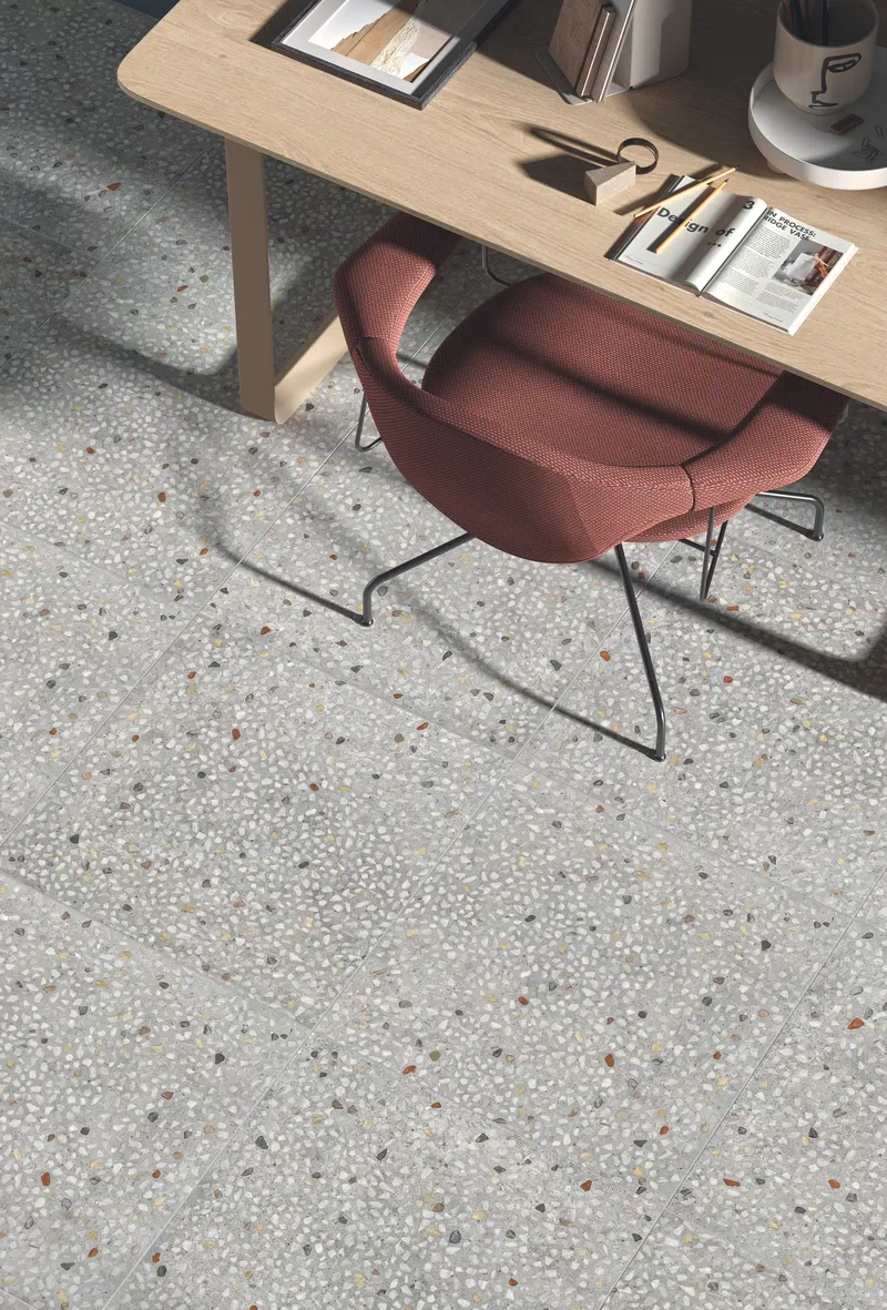 Collezione Anima di Gardenia&Ariana: piastrelle effetto pietra nei toni grigio, beige.