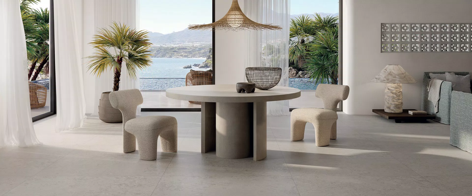 Toni grigio, beige, bianco per le piastrelle effetto decor e pietra della collezione Poetry Stone Reloaded di ABK.