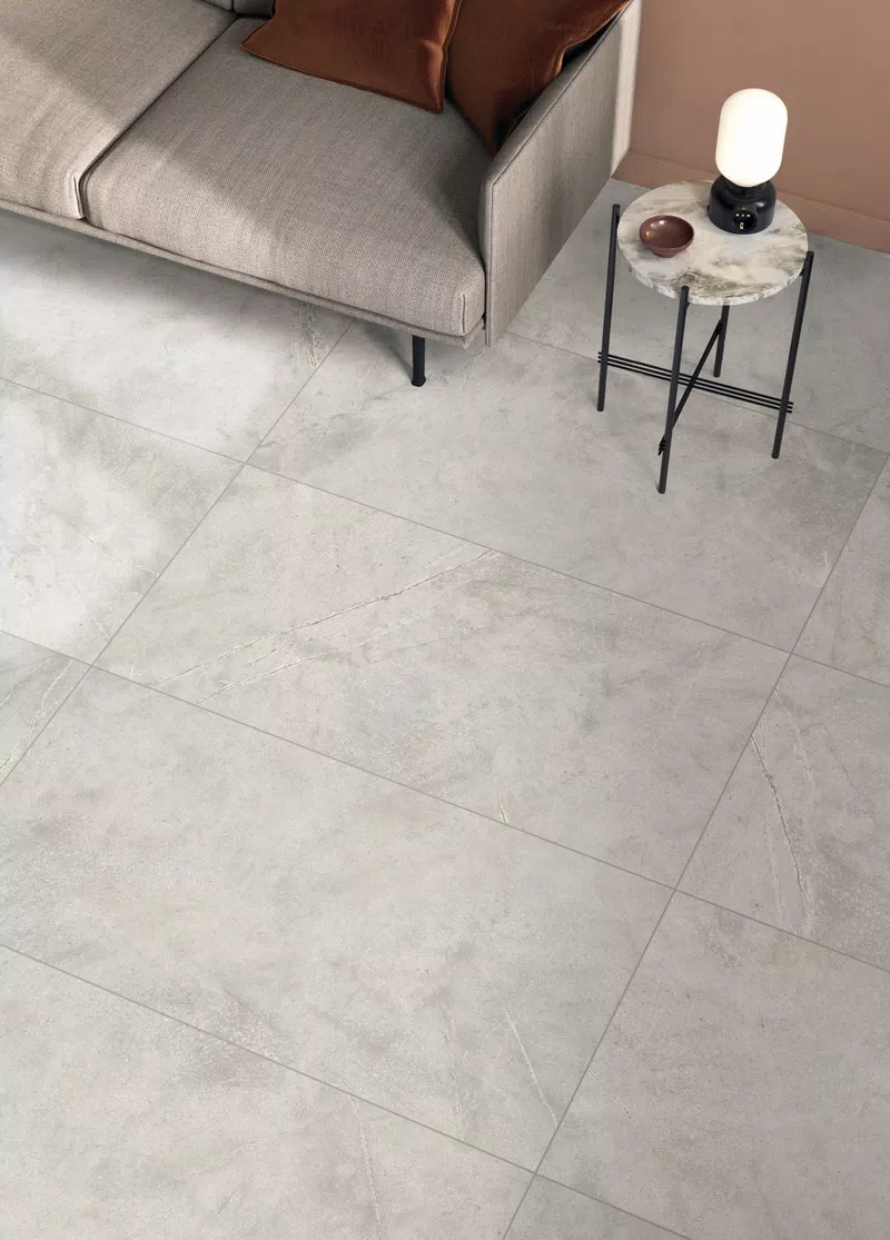 Beige, grey, white tones for the stone-effect tiles of the Atlantis collection by ABK.