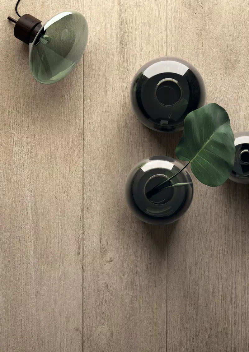 Tons beige, marron pour les carreaux effet bois de la collection Cozy par Flaviker.