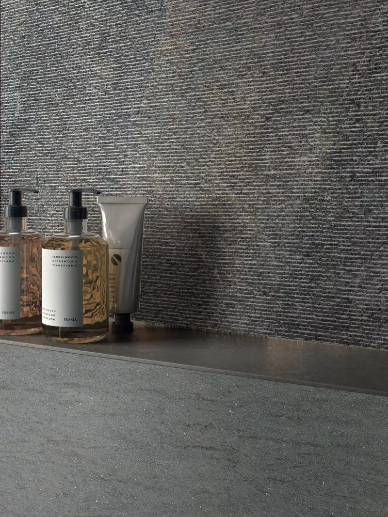 E_04 POETRY STONE REL.BASALTINA SMOKE 60X120+CARVING SMOKE 60X120
