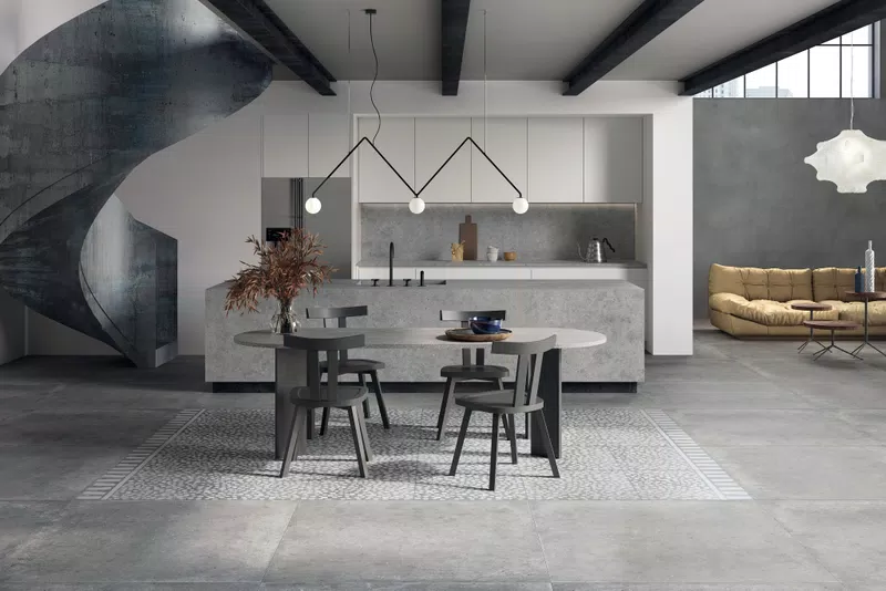 18 POETRY STONE PIRENEI GREY 120X120+120X280+ABKSTONE PIRENEI GREY 20MM+FRINGE GREY 60X60+CARPET GREY 60X60