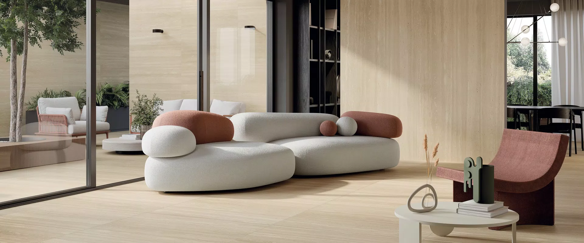 Collection Sensi Roma par ABK : carreaux effet marbre et pierre dans les tons blanc, beige, rouge.