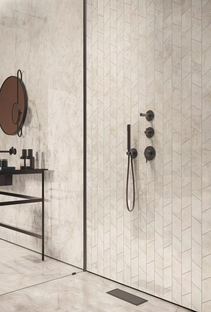 SUPREME TREASURE CRISTALLO AMBER LUX 120X280, MOSAICO TWIST LUX 30X30 + CRISTALLO AMBER NAT 60X120