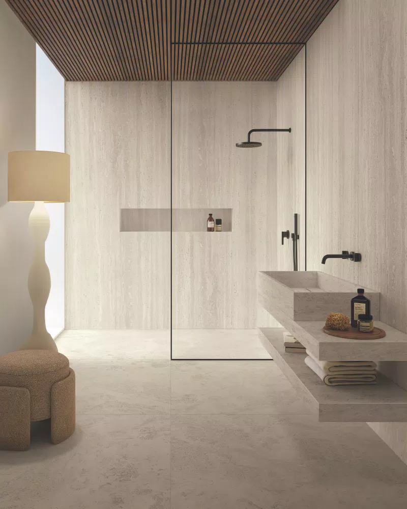 Marble and stone effect tiles in white, beige, grey tones, from the Dorica collection by Gardenia&Ariana.