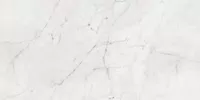 Piastrella Sensi 900 Carrara di ABK in bianco, finitura Antique 3D, 60x120, spessore 8.5 mm.