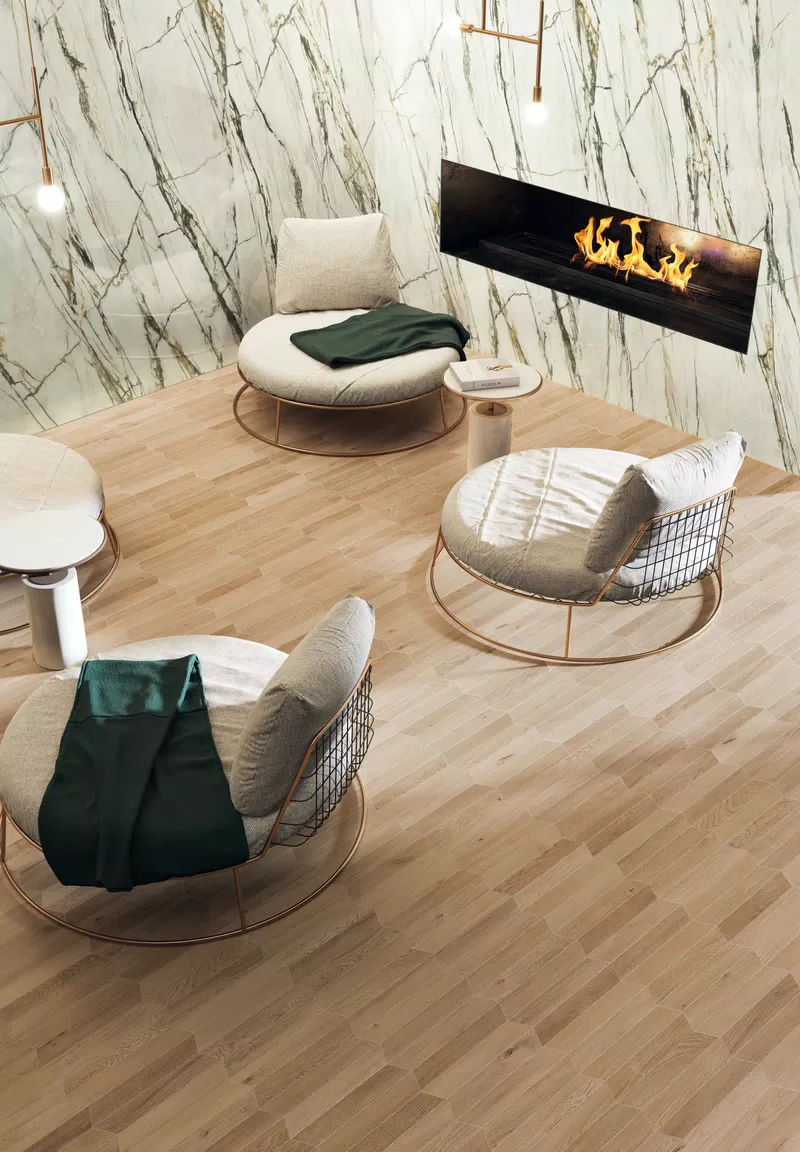 08 FOUR SEASONS CHEVRON HONEY NAT 7,5X40,7 + SUPREME TREASURE CALACATTA EMERALD LUX R. 120X280